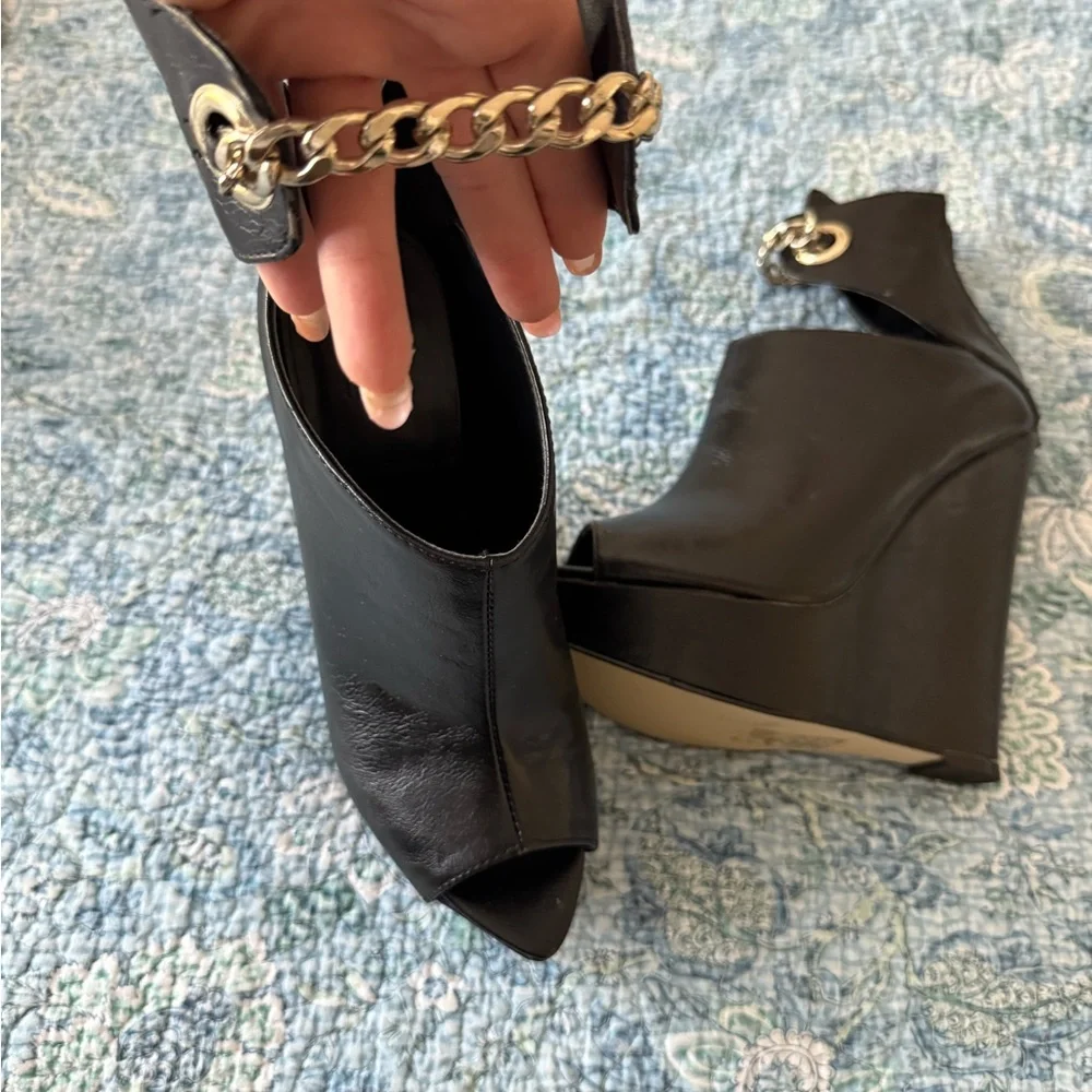 Beau + Ashe chain wedges